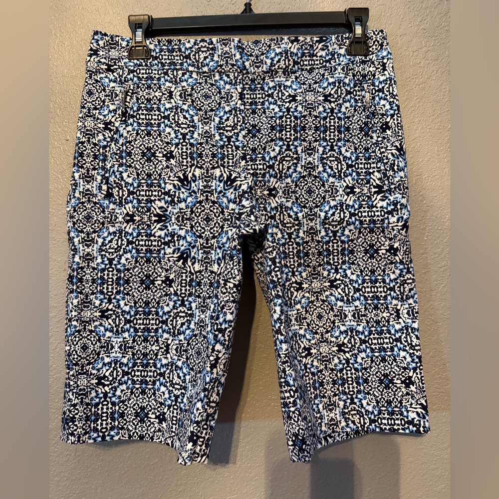 IZOD GolfWomen’s Printed Performance Shorts - Blue/Black/White
